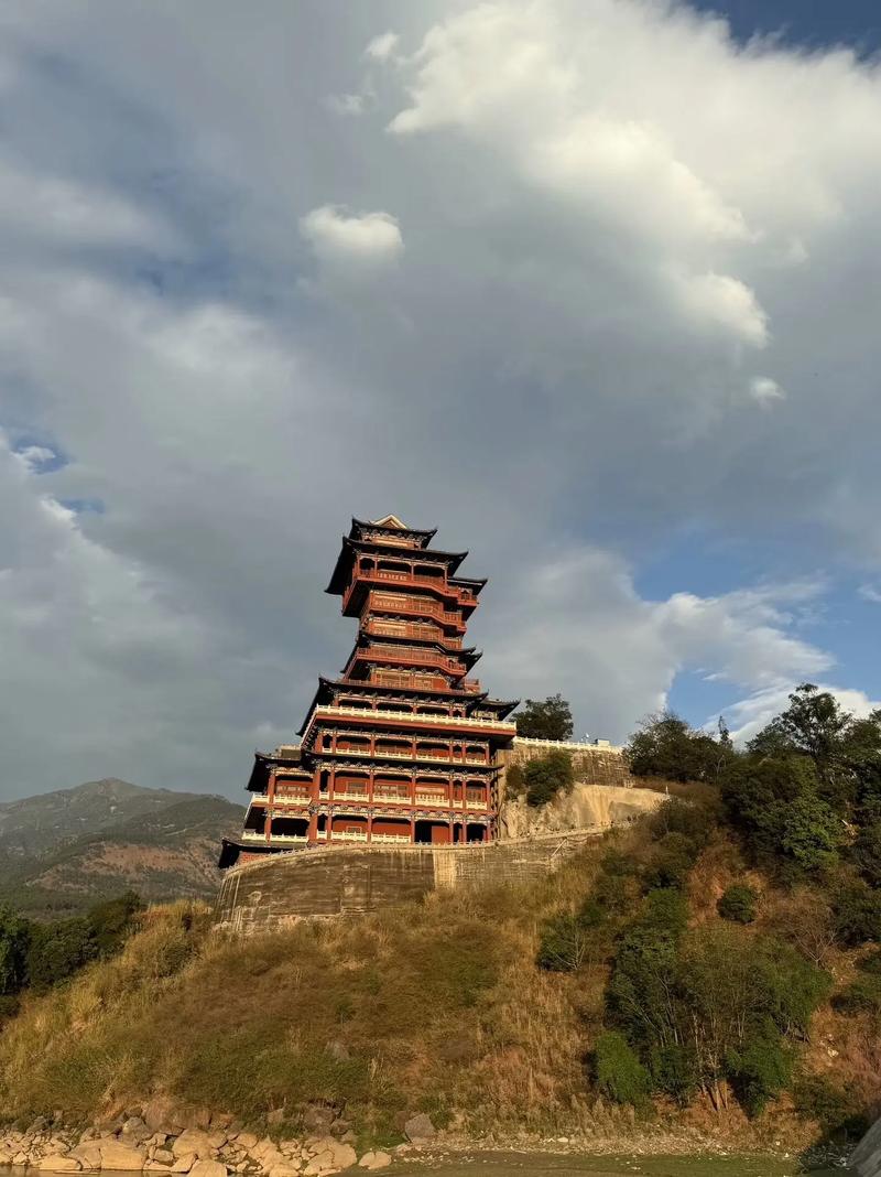 德昌美丽凤凰阁,春秋三百天四季养生地,攀西最美凤凰城,康养圣